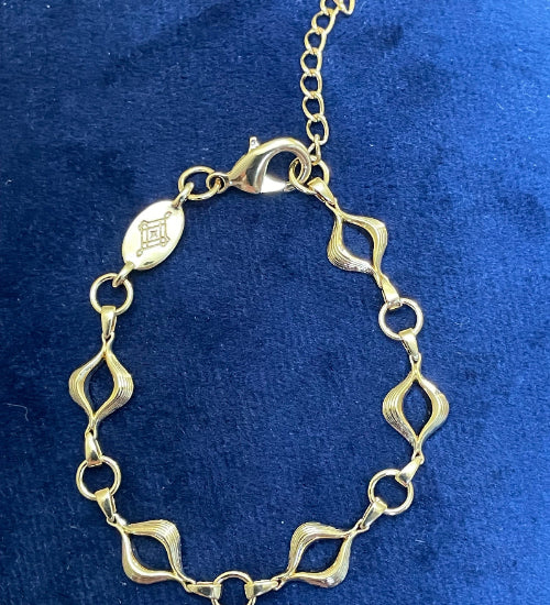 Full view of the Sacred Mandorla Golden Chain Bracelet crafted in brass with 14K gold PVD plating