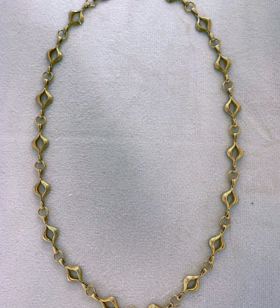 Elegant 14K gold-plated mandorla chain symbolizing divine feminine unity.
Handcrafted, engraved “Made on Earth.” A sacred geometry necklace.